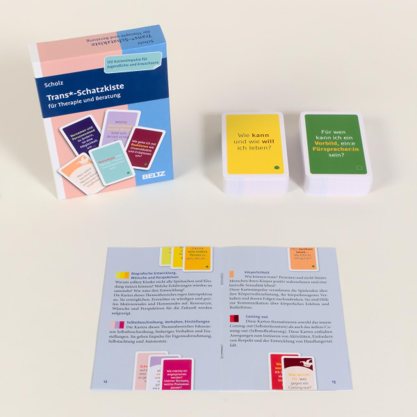 Preview: Karten und geöffnete Box: Das lösungsorientierte Kartenset bietet jungen Erwachsenen einen geschützten Rahmen zur Trans-Identitätsreflexion und zum Gedanken sortieren.
