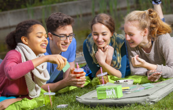 Memo-Schatzkiste FREUNDE 8+ mit 56 Memokarten zum Thema Freundschaft für Kinder